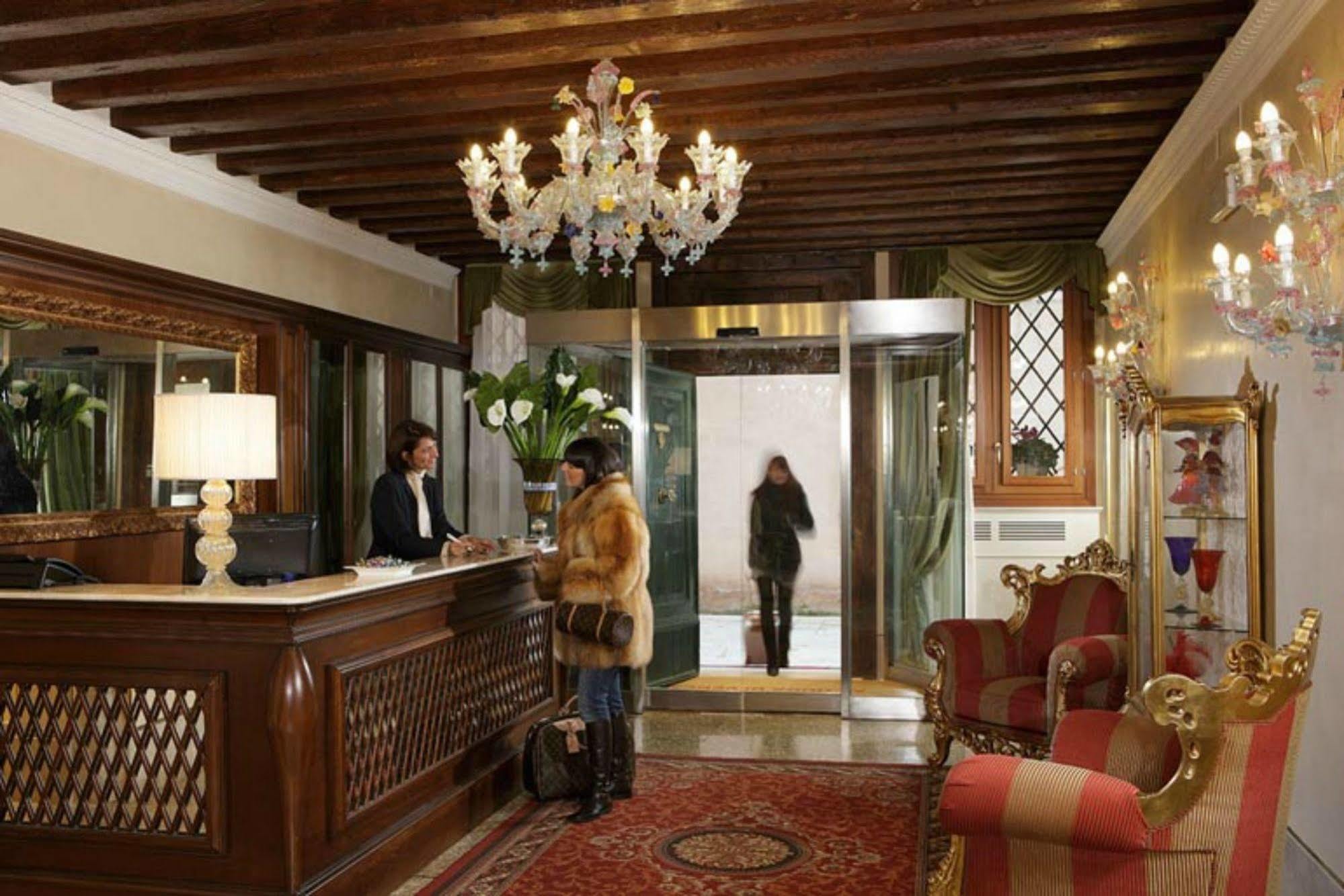 Hotel Al Duca Di Venezia Buitenkant foto