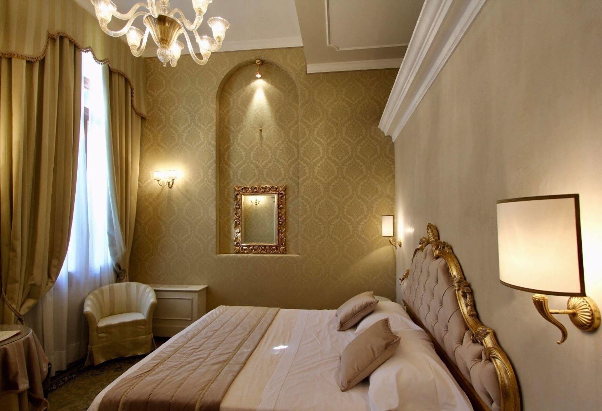 Hotel Al Duca Di Venezia Buitenkant foto